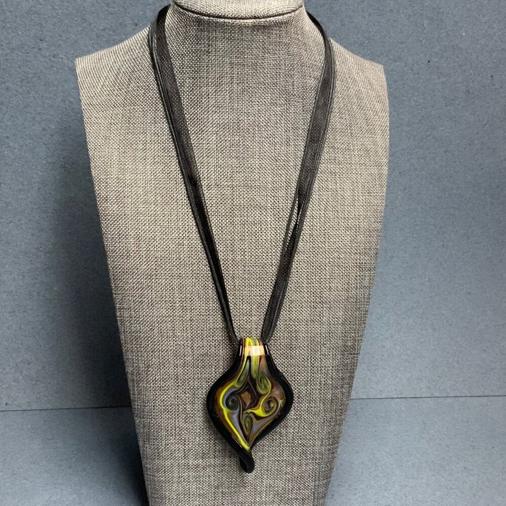 Swirled Glass Pendant Necklace 18 In Black Ribbon Flame Green Copper Glitter - Picture 1 of 6